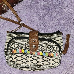 No Boundaries printed chain crossbody handbag